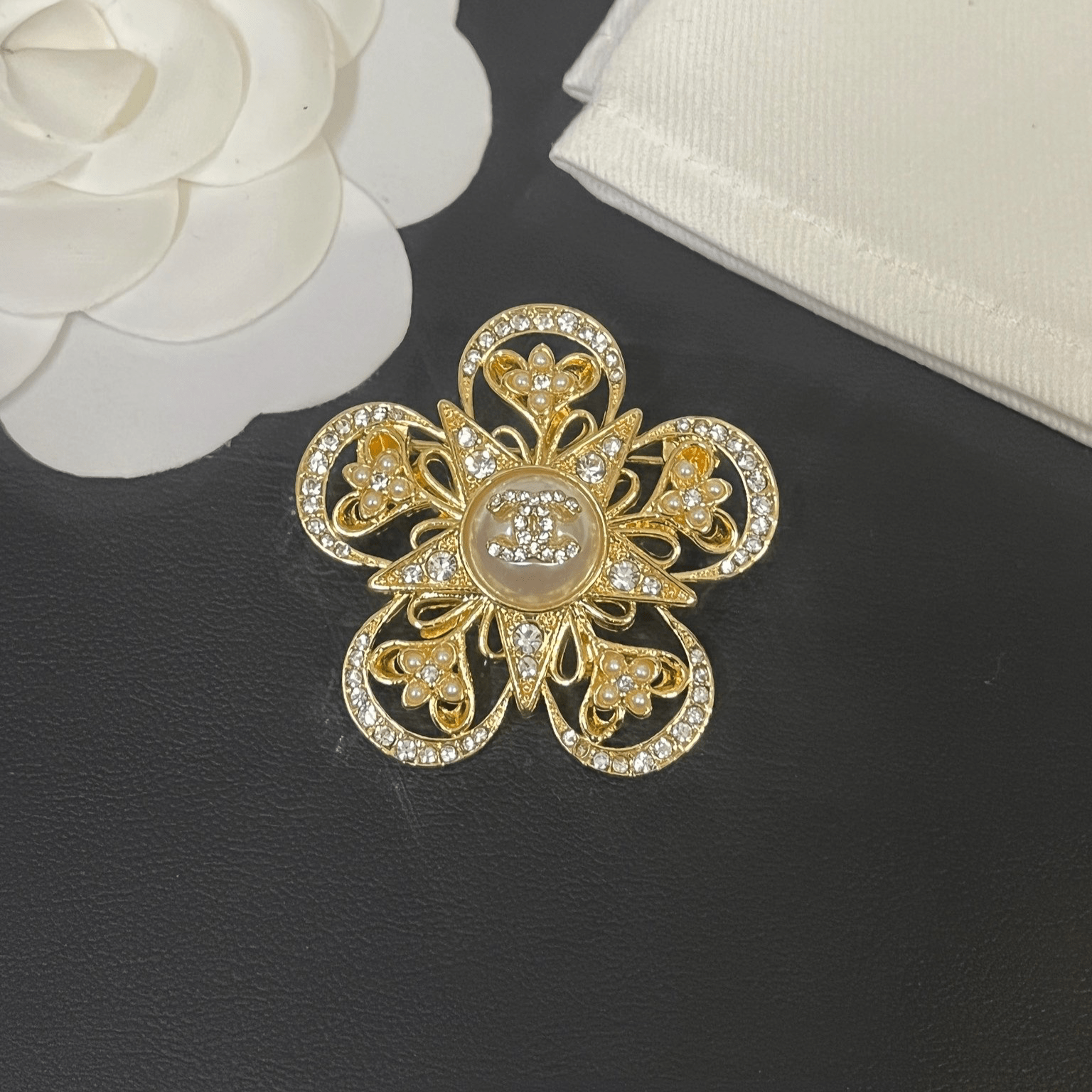 Women's Rhinestone Luxury Accessory Brooch - najeste