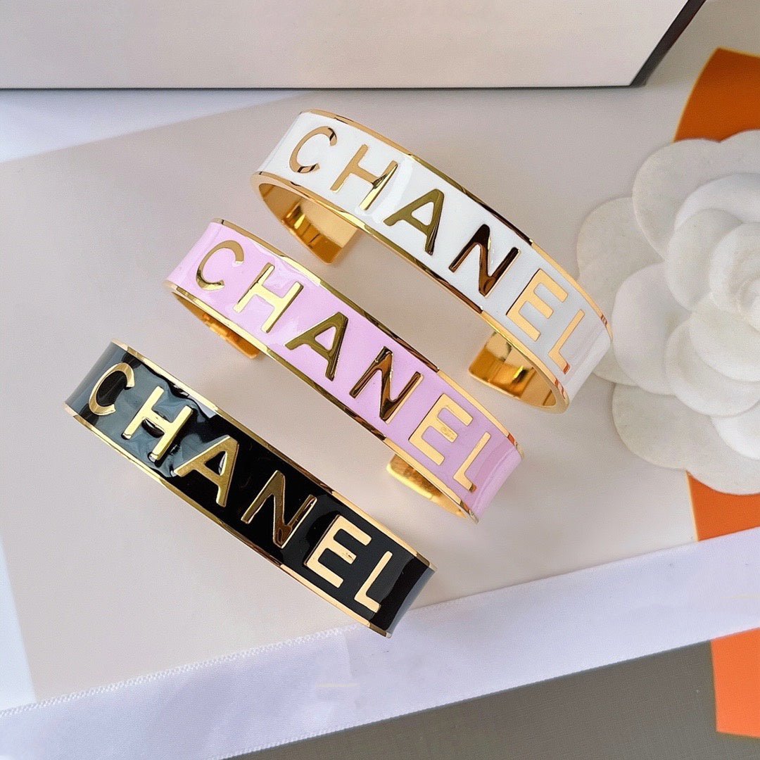 Ladies Exquisite Fashion Letter Logo Bracelet - najeste