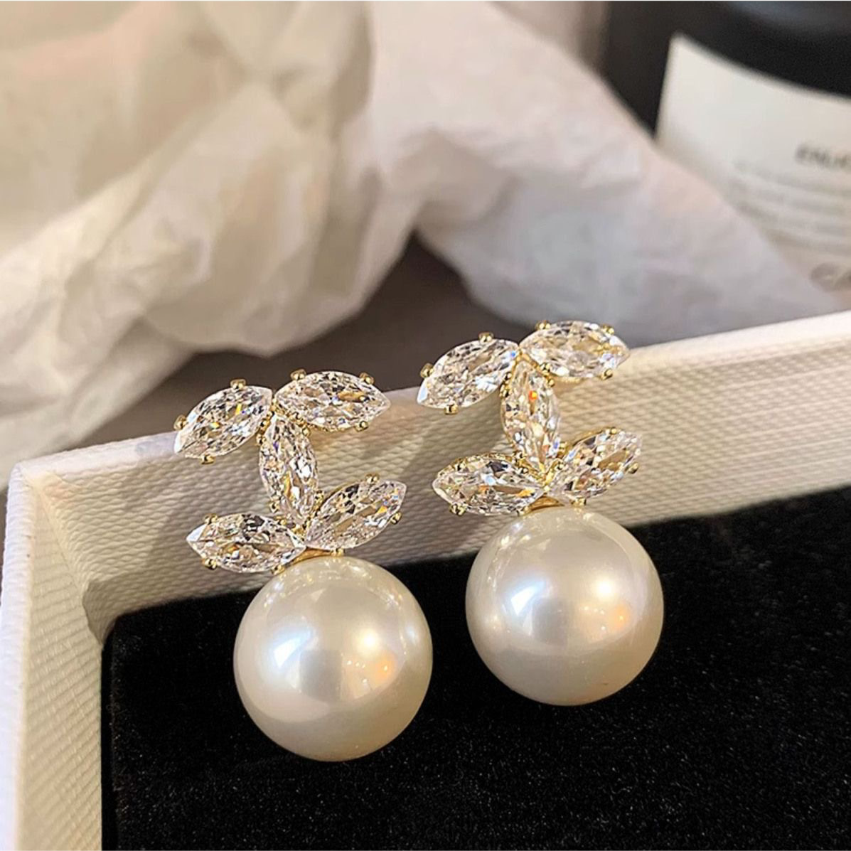 Ladies Fashionable Simple Pearl Earrings