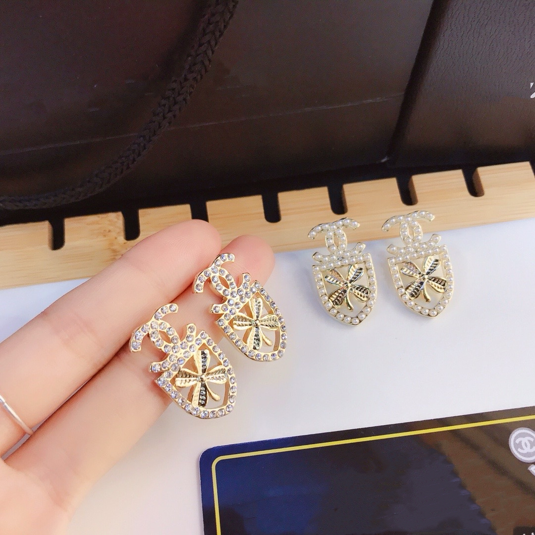 Women's Fashionable And Exquisite Earrings