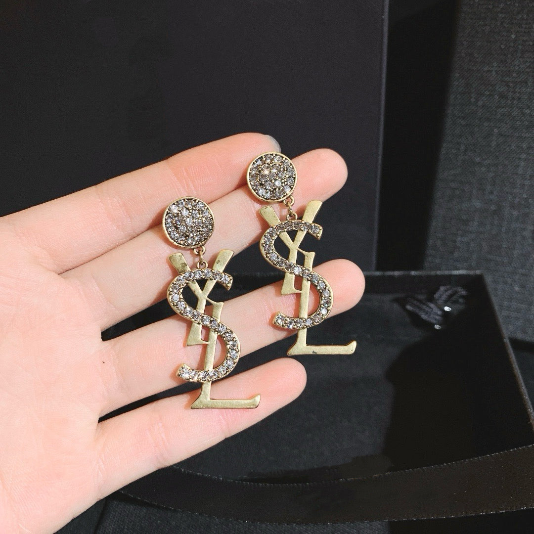 Ladies Fashionable Simple Versatile Earrings