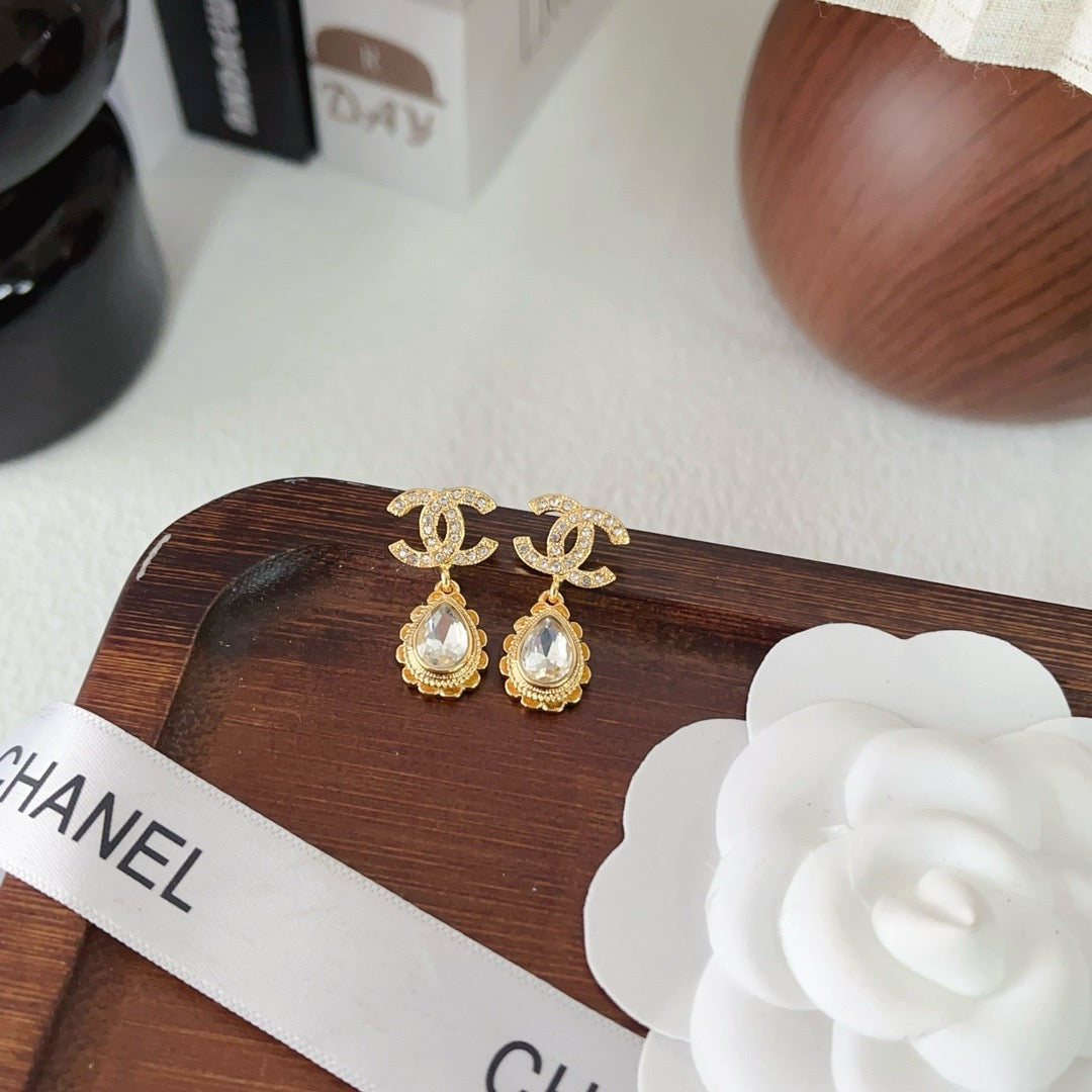 Ladies New High-end Earrings