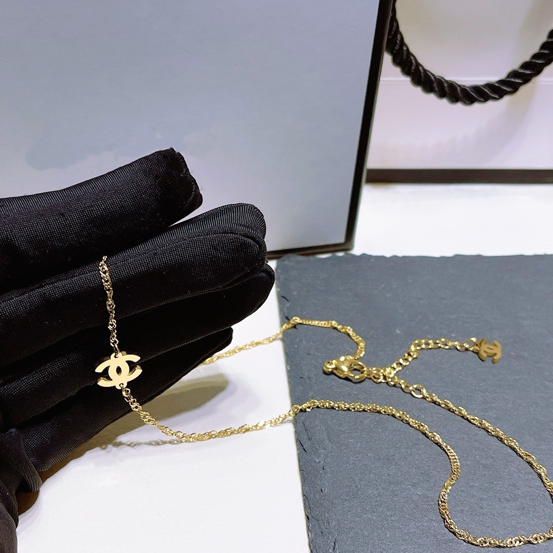 Women's Fashionable And Exquisite Necklaces