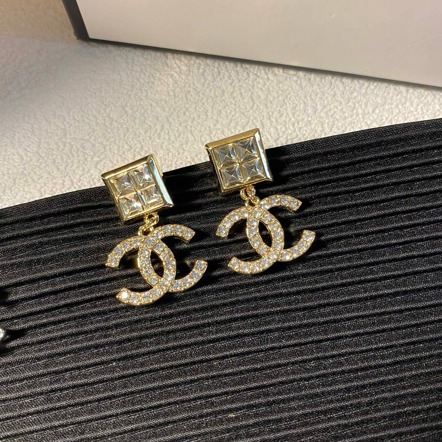 Ladies New High-end Earrings