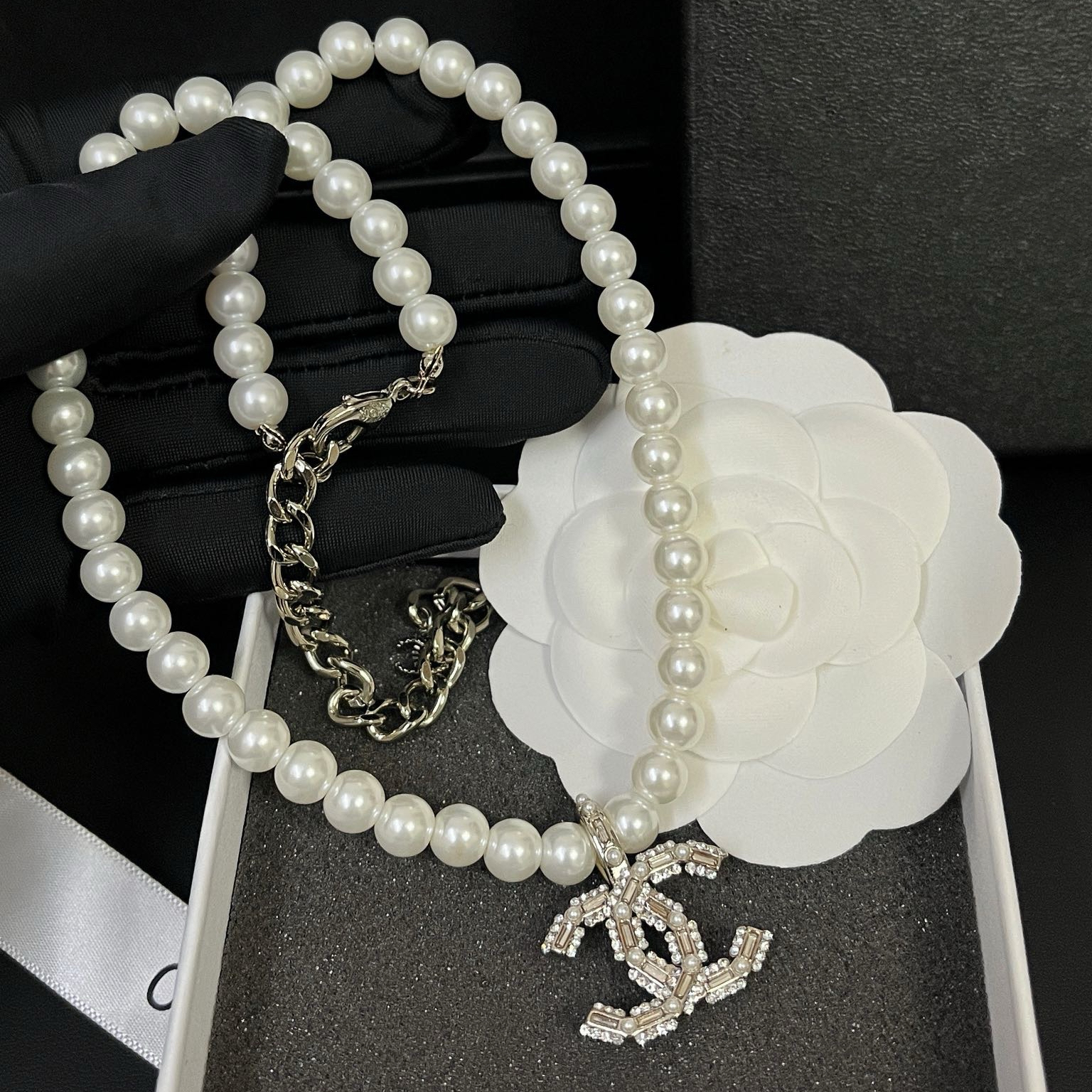 Ladies High-end Exquisite Pearl Necklace