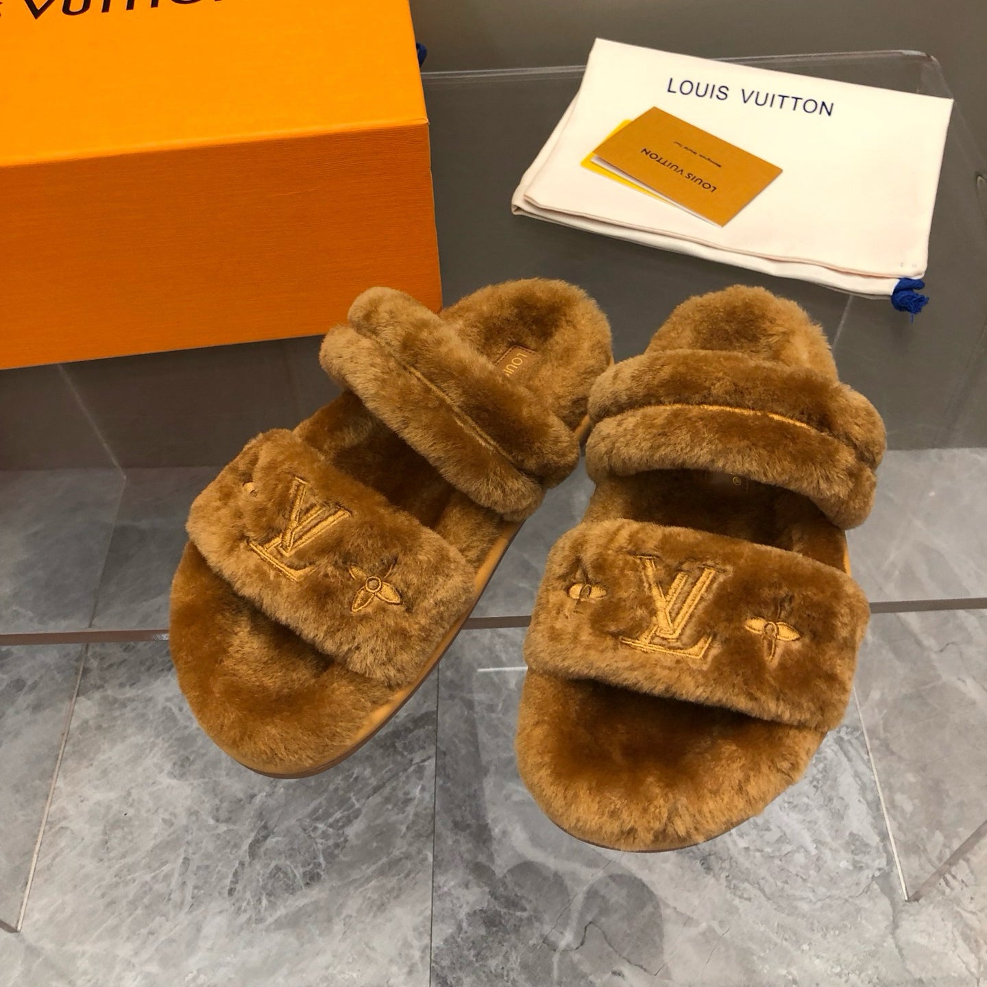 Women's Indoor And Outdoor Plush Slippers