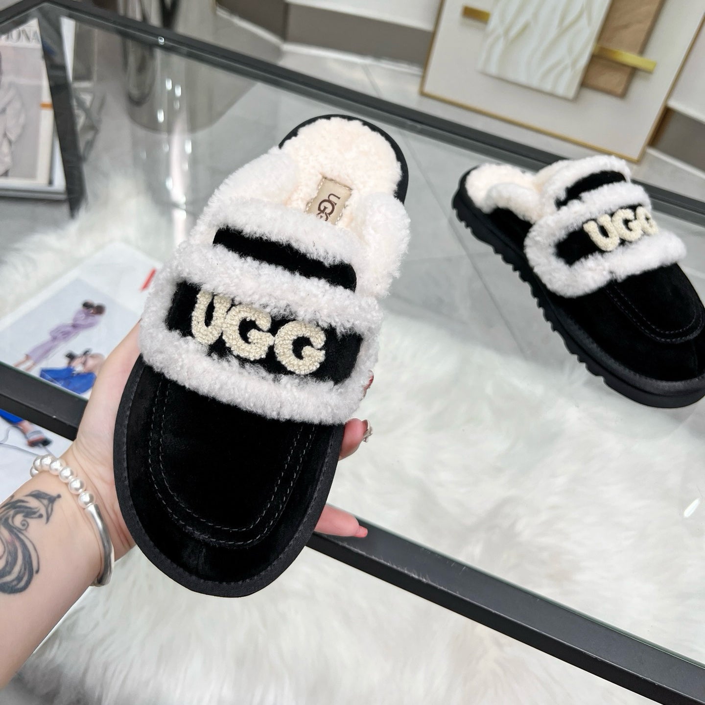 Women's embroidered round toe wool slippers