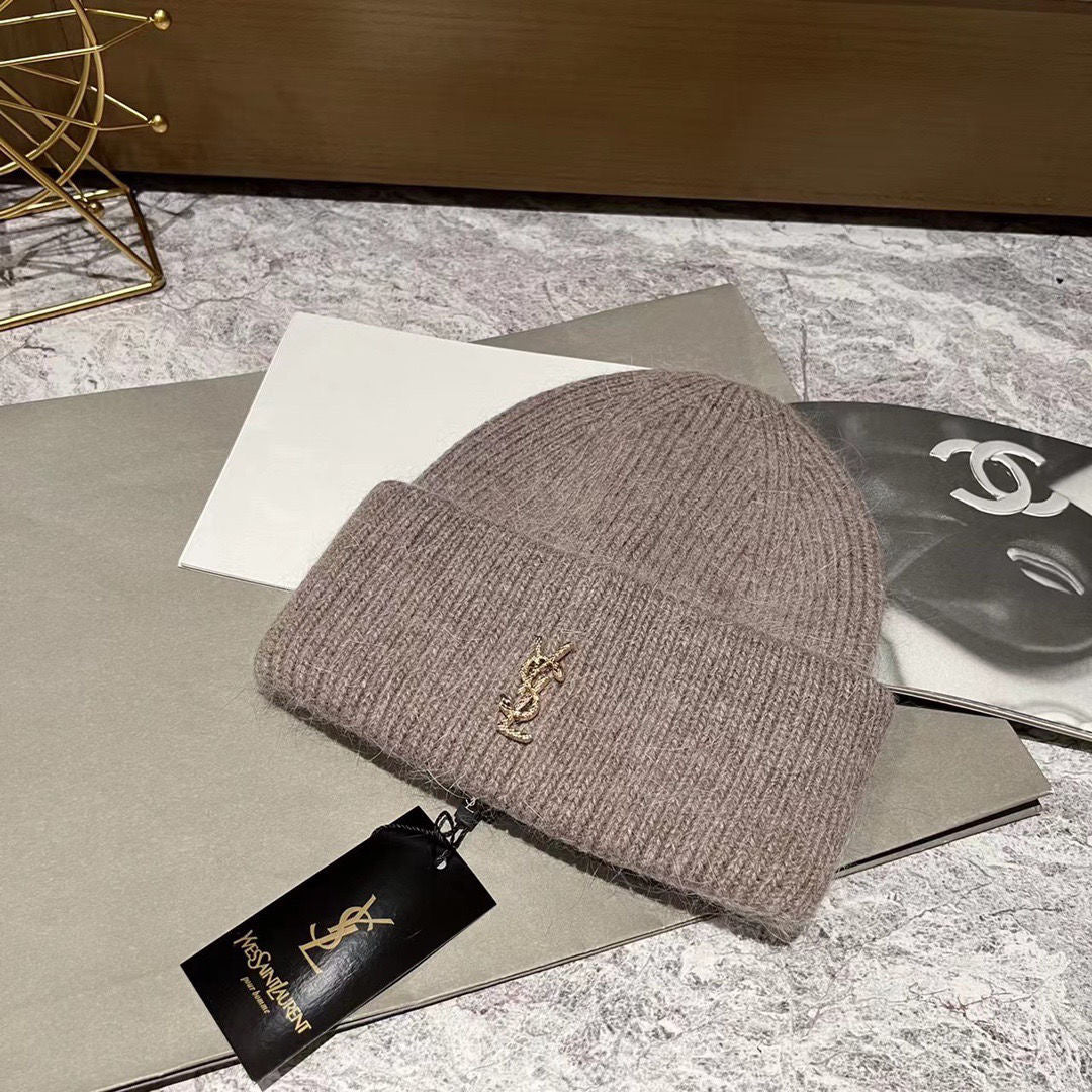 Fashionable High-end Rivet Knitted Hat