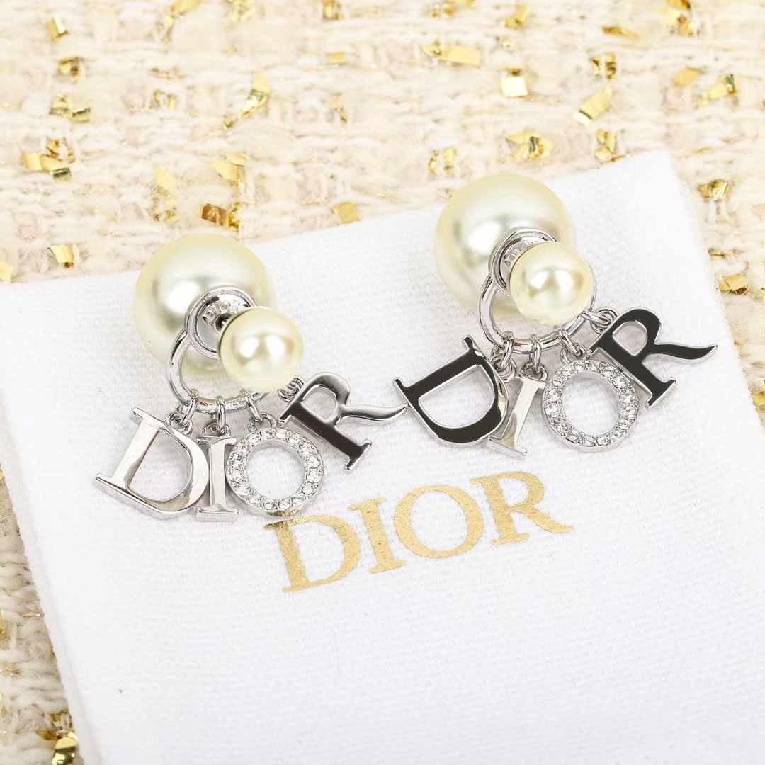 Women's Fashion High-end Letter Earrings