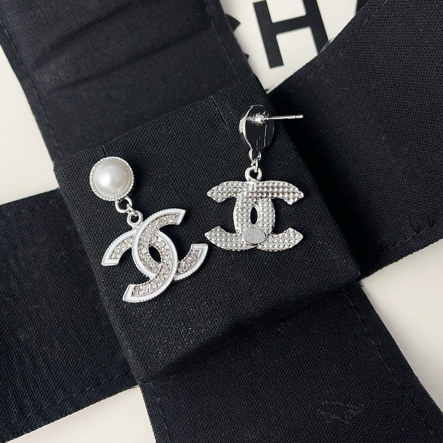 Ladies New High-End Letter Earrings