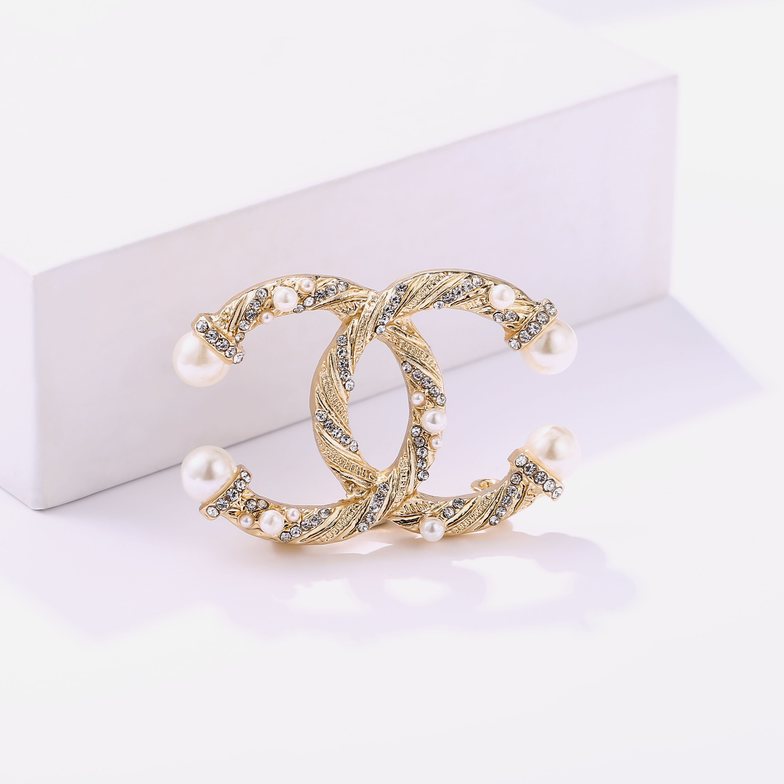 Women's High-End Letter Fashion Brooch Accessories - najeste