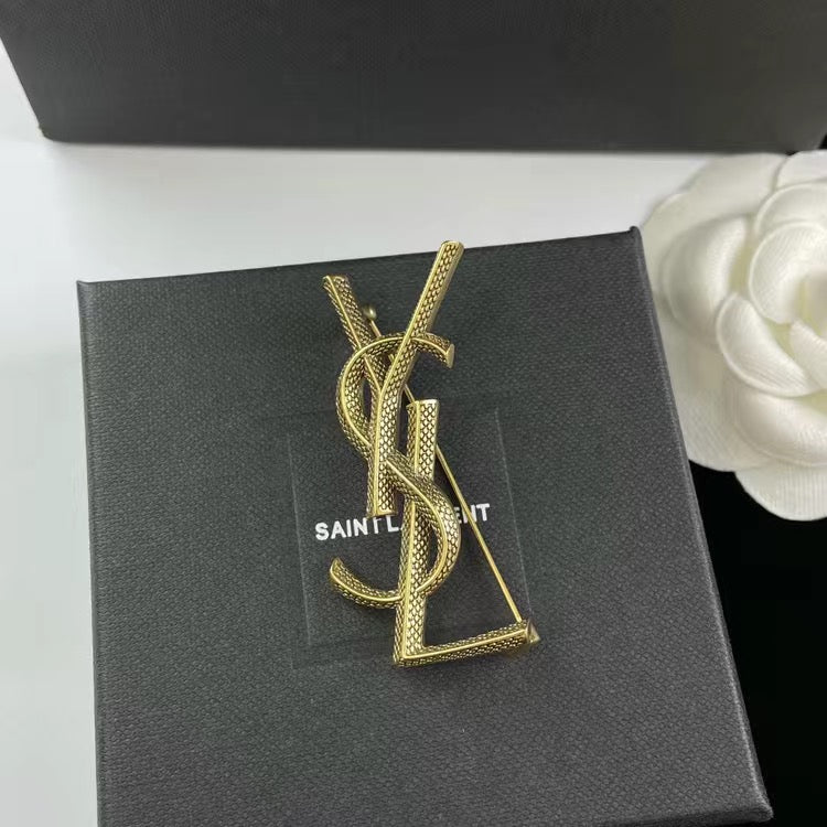 Women's High-End Letter Fashion Brooch Accessories - najeste