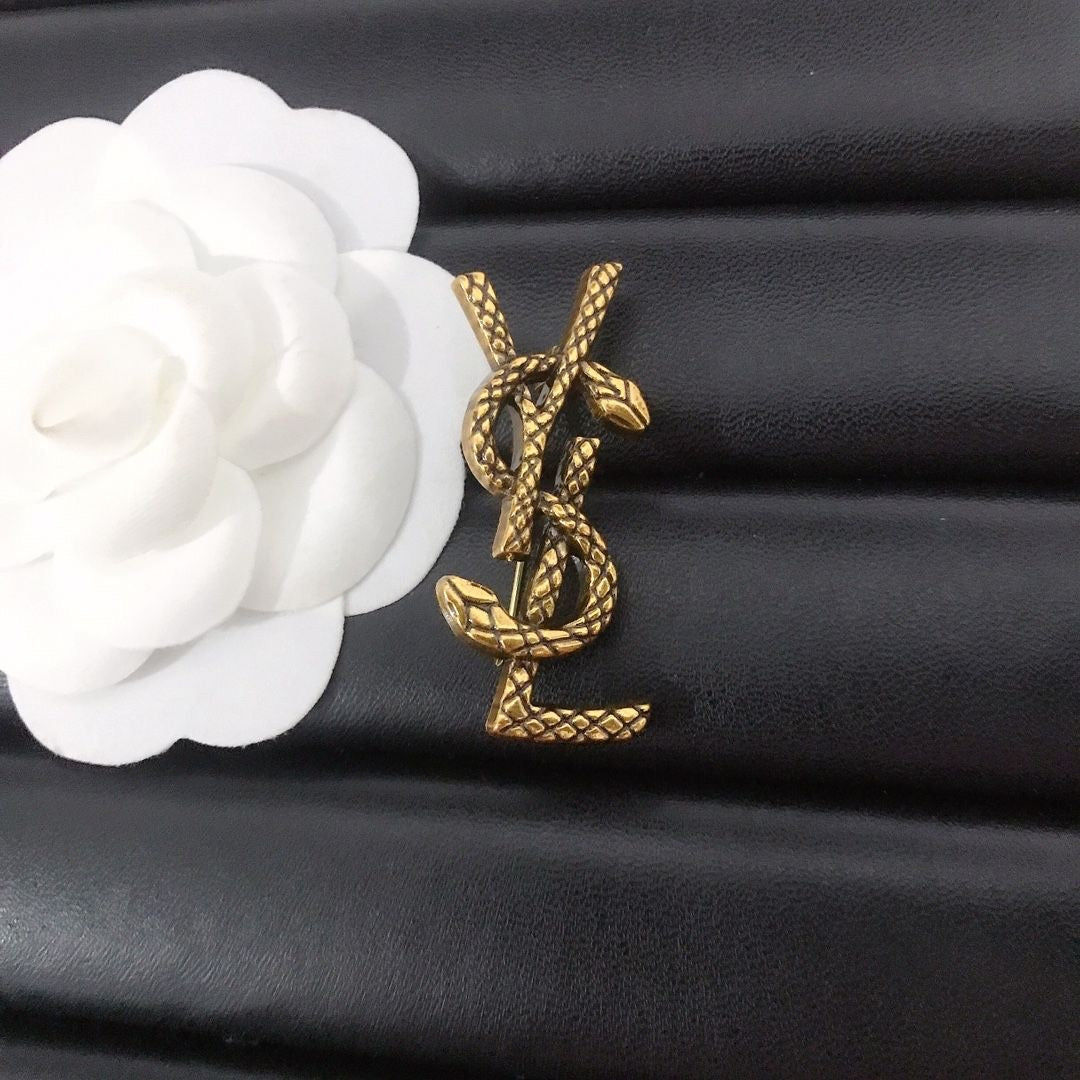 Women's High-End Letter Fashion Brooch Accessories - najeste