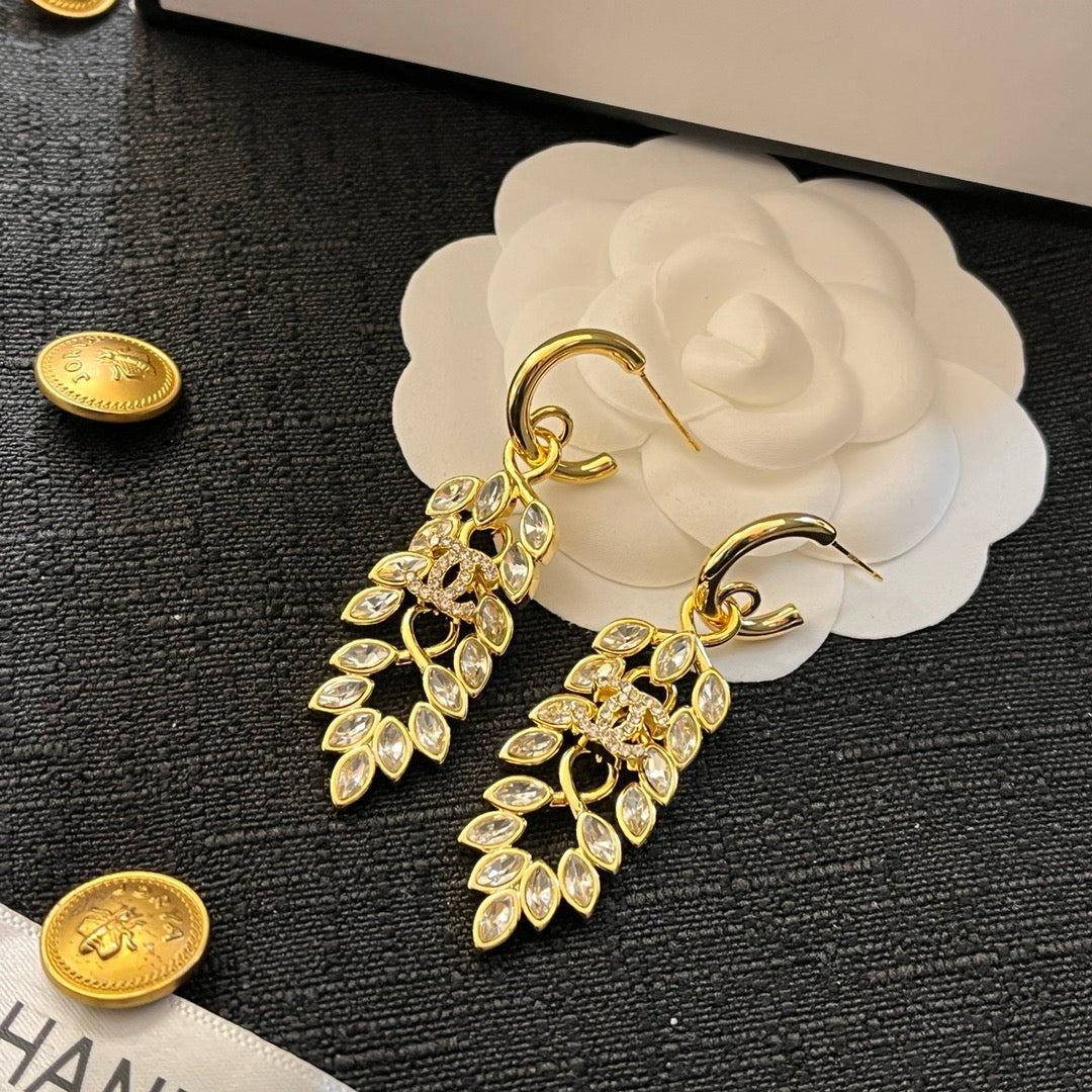 Ladies New Versatile High-End Earrings