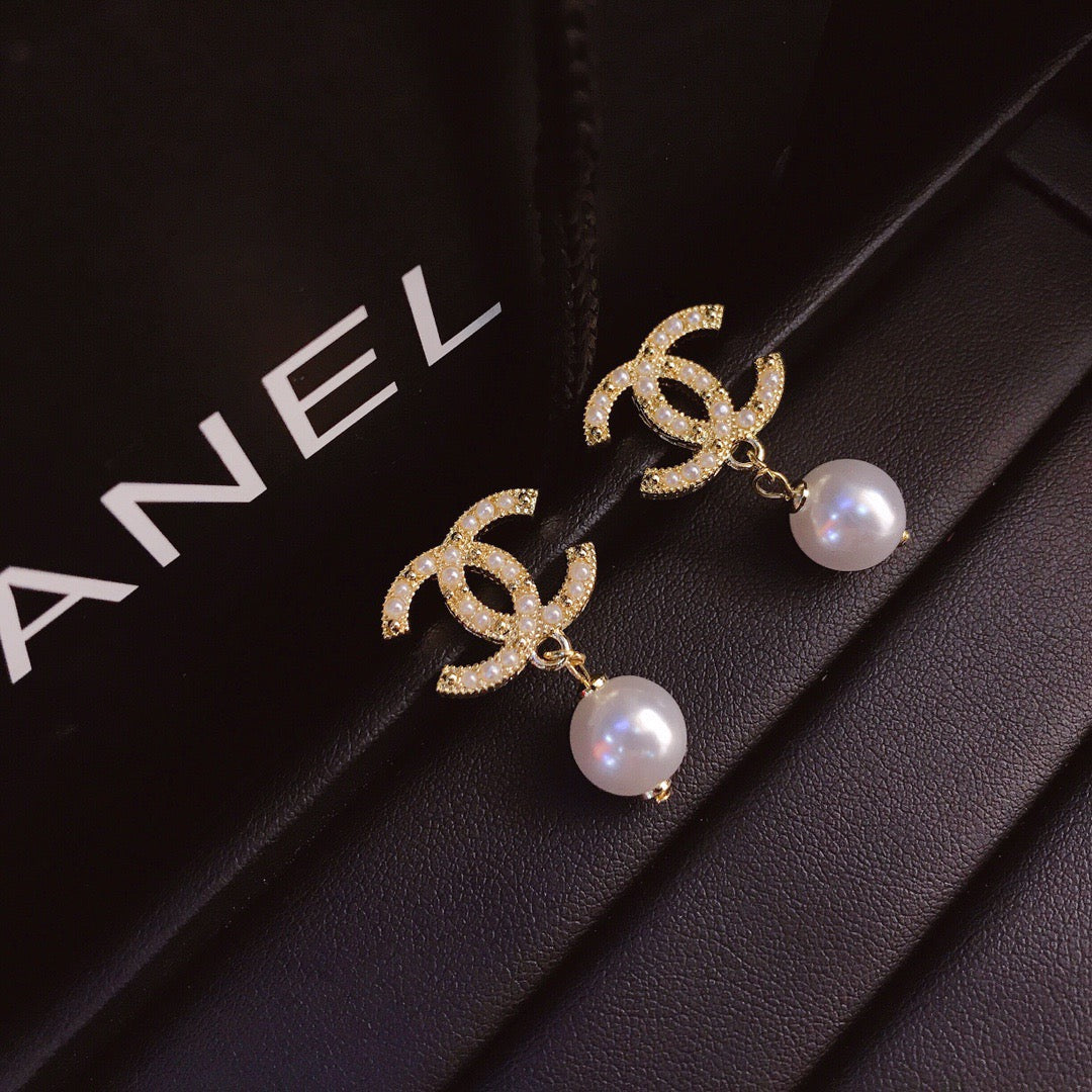 Fashionable  Casual Pearl Pendant Earrings